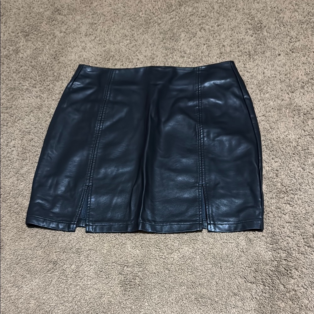 Elegant Black Leather Skirt